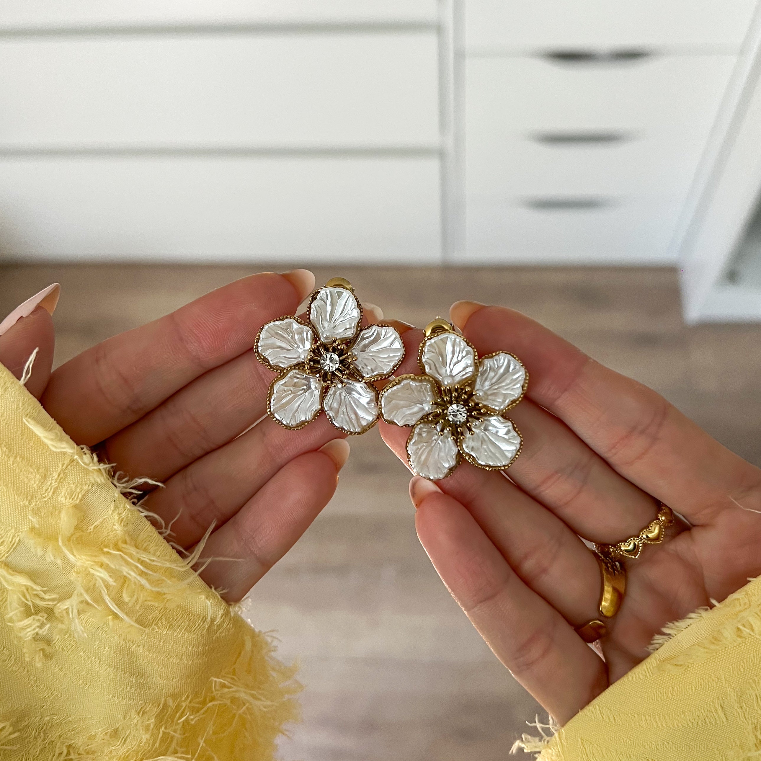 pearly petals oorbellen