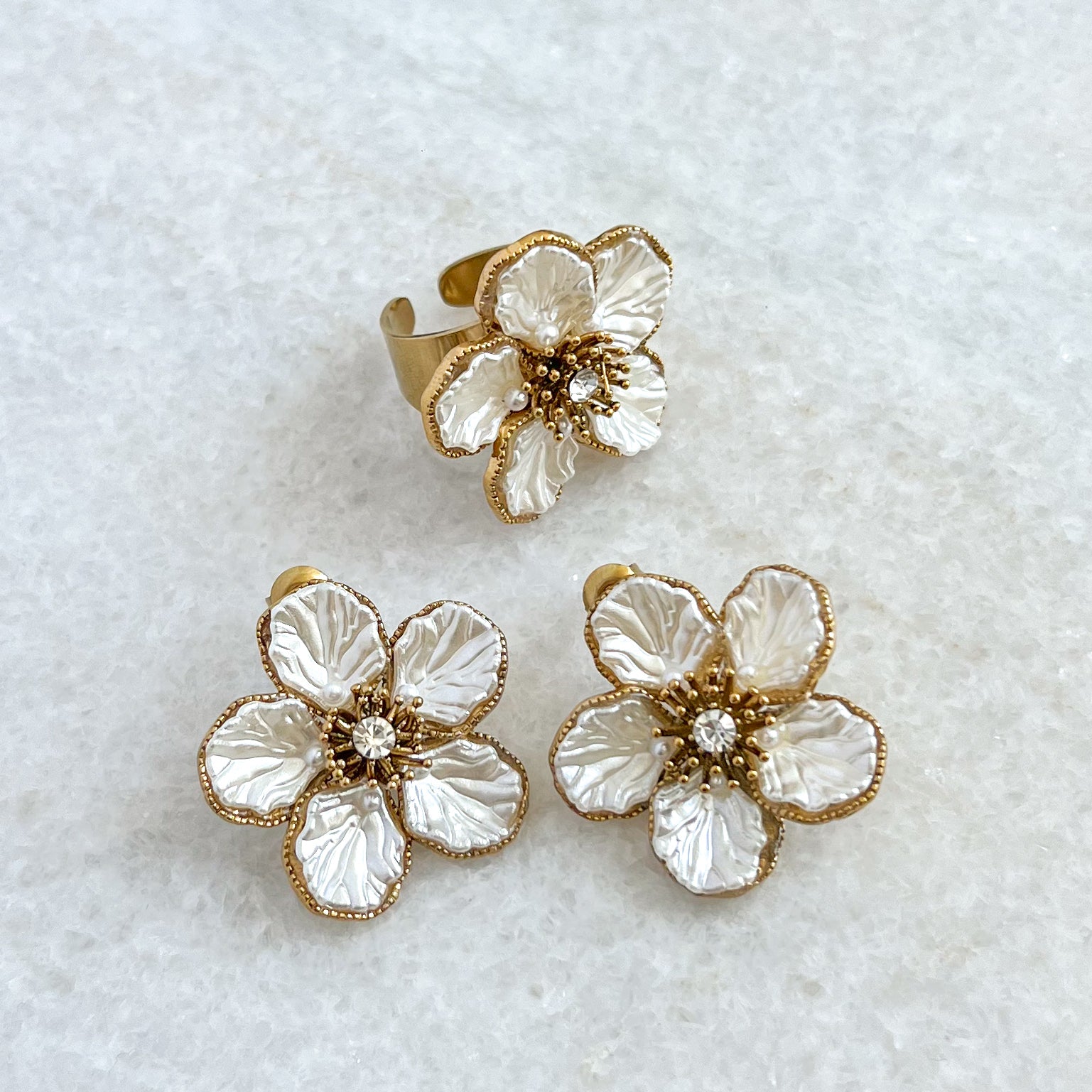 pearly petals oorbellen