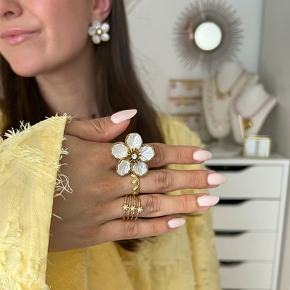 pearly petals ring