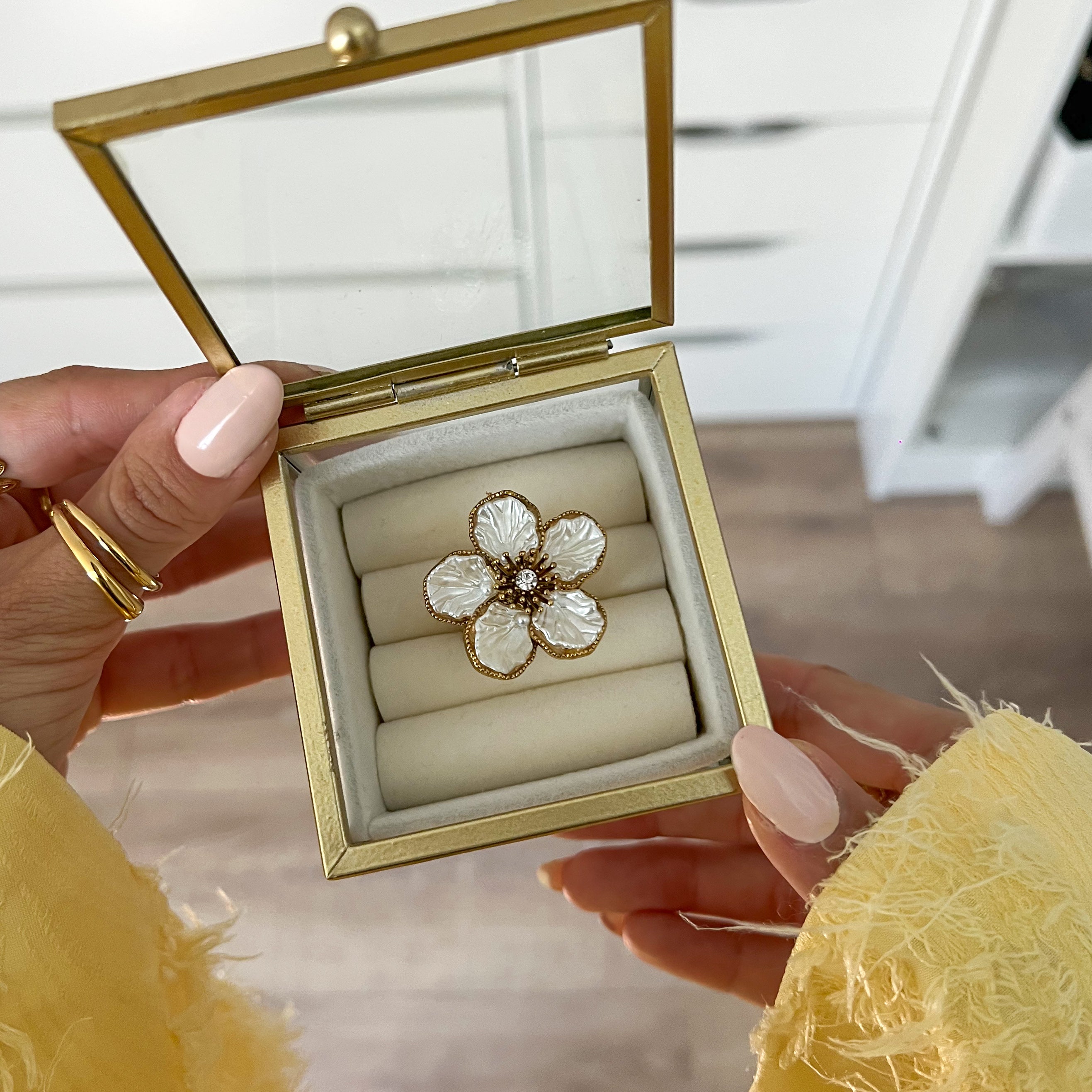 pearly petals ring